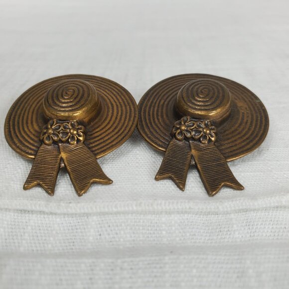 Vintage Brass Copper Tone Metal Straw Hat Ribbon Design Post Earrings - Picture 1 of 7